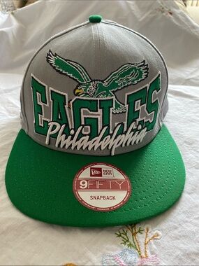 New Era **rare find**  NFL Philadelphia Eagles Embroidered Snapback cap NWOT